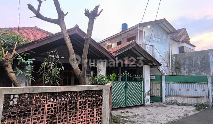 Rumah Bonus Tempat Kos 6 Kamar Mudah Akses Jalan Raya Pasar Minggu dan Simatupang