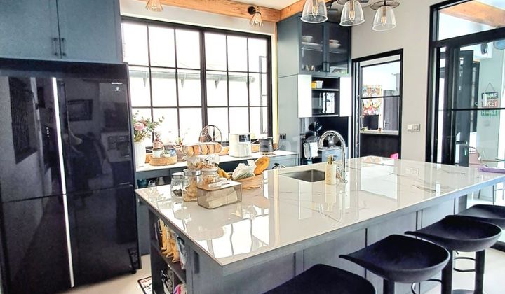 Hacienda Style Villa House with Swimming Pool in Cinere Hacienda Style Villa House with Swimming Pool in Cinere