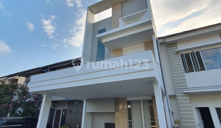Rumah Bagus 3 Lantai di BSD, Tangerang Selatan