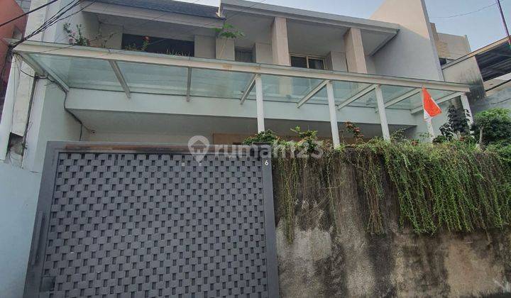 Dijual Rumah 3 Lantai Semi Furnished di Cideng, Jakarta Pusat 1