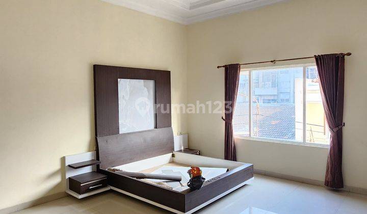 Dijual Rumah 3 Lantai Semi Furnished Siap Huni Jarang Ada di Jalan Kesehatan Jakarta Pusat 2