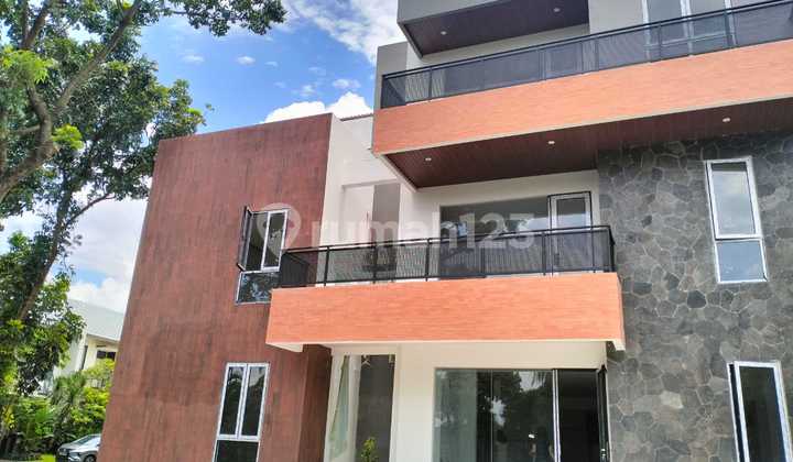 Rumah Mewah Hook di Alam Sutera, Tangerang Selatan Rumah Mewah Hook di Alam Sutera, Tangerang Selatan