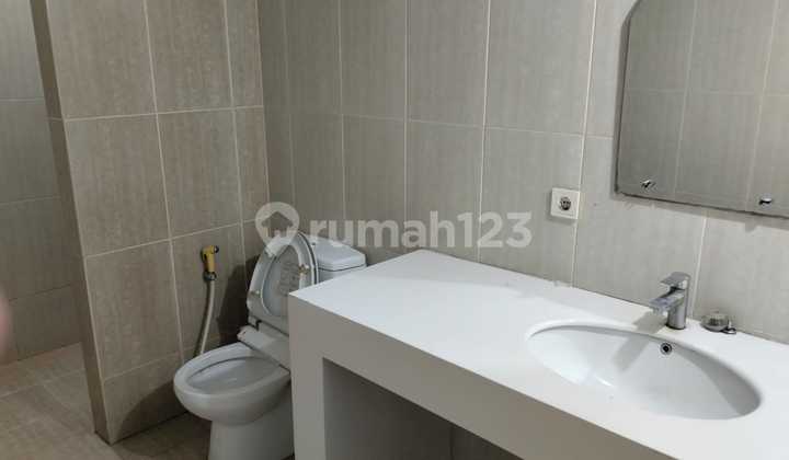Rumah 2 Lantai Semi Furnished di Sutera Alba/Renata Alam Sutera, Tangerang Selatan 2