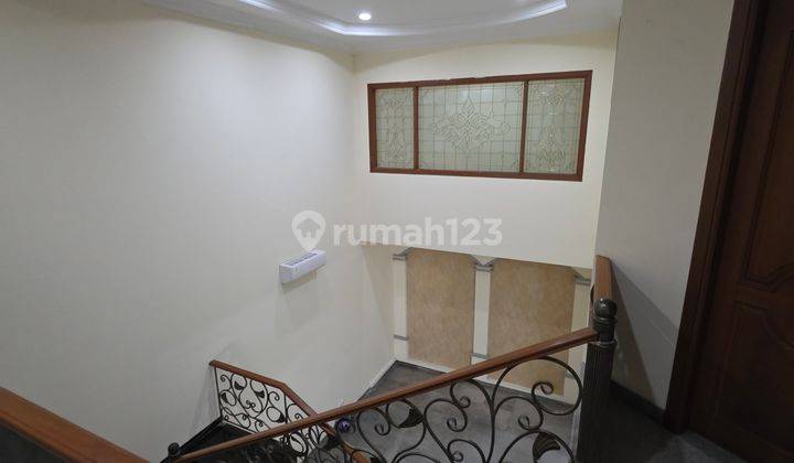 Disewakan Rumah Mewah 3 Lantai di Permata Buana Kembangan, Jakarta Barat 2