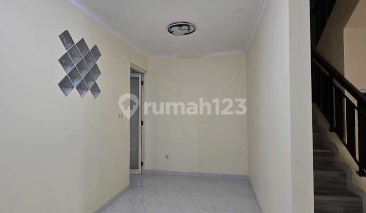 Ready-to-Occupy Freehold House in Modernland, Tangerang 2