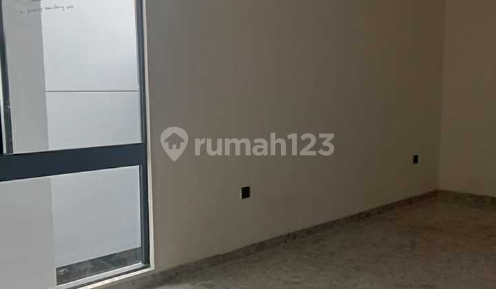 Disewakan Rumah 4 BR di Cluster Nykka Sutera Narada Alam Sutera, Tangerang Selatan 2