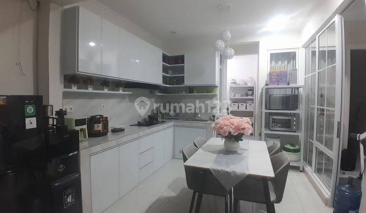  Rumah Furnished 2 Lantai Lavon 1 Swancity Cluster Grandura 1