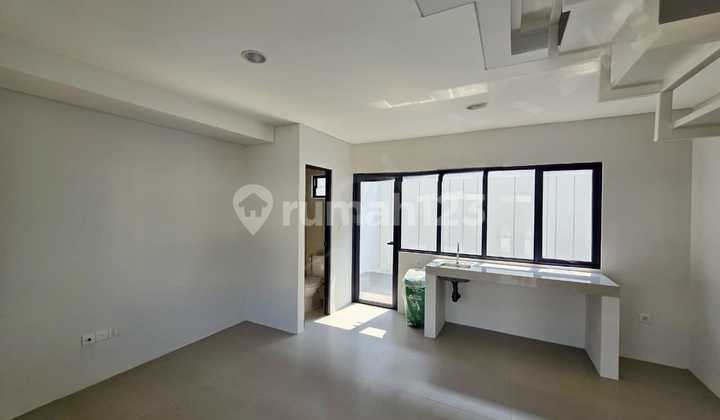 Disewakan Rumah Baru 2 Lantai di Park Serpong (Lippo Land) Cityzen Park East Legok, Tangerang 2