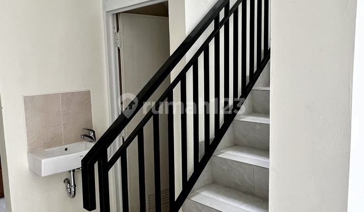 Rumah Brand New Hook 2 Lantai di Gading Serpong, Tangerang 2