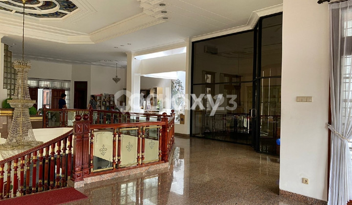 Rumah Mewah Pusat Kota Surabaya Strategis 2