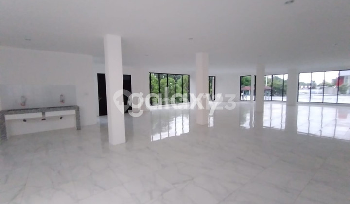 DISEWAKAN BANGUNAN SIAP PAKAI 3 LANTAI 0 JALAN RAYA KENJERAN
