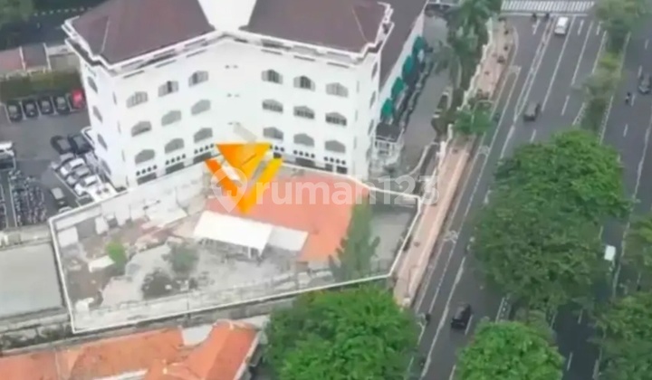 Large Commercial House in the City Center of Surabaya 2