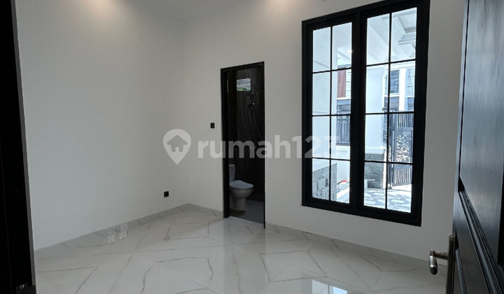 Rumah Baru Gress Araya Surabaya American Classic Modern 2