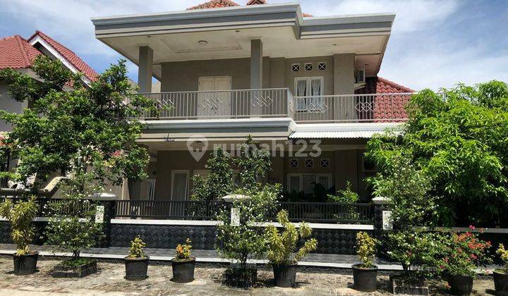 Rumah mewah dengan kolam renang di Taman kenari Cibubur cluster terdepan 1