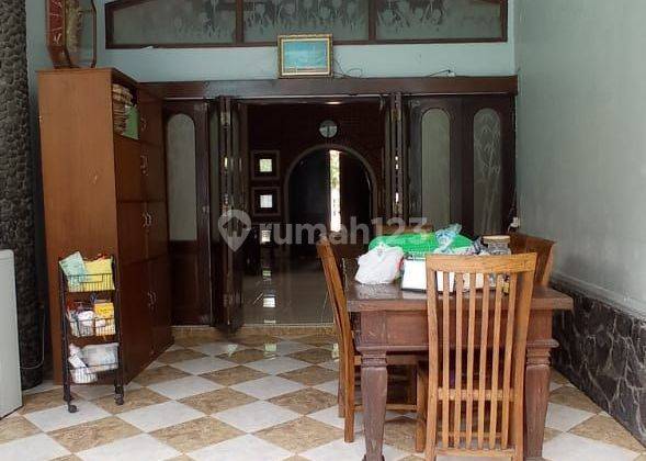 Rumah Dengan Halaman Luas Dan Kolam Renang Di Sawangan Depok 2