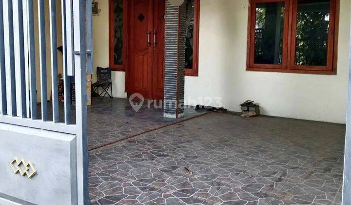 Dijual Rumah Murah Kusen Kayu Jati Taman 1