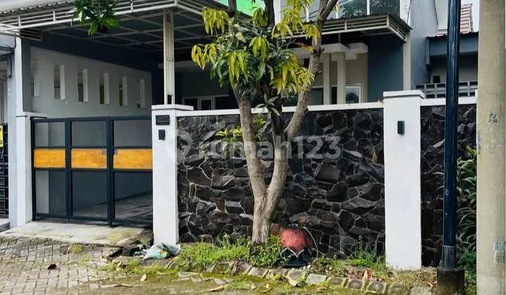 Sell Beautiful, Neat, Ready-to-Live House at a Friendly Price