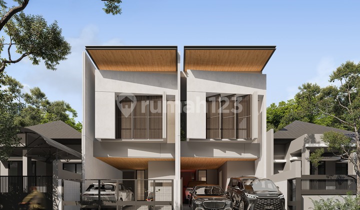 For Sale 2-Story Luxury House in Gayungsari, Adjacent to Al Akbar Mosque