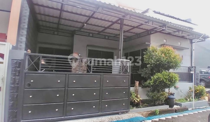 Sell Ready-to-Live House Prime Location Steps Away from Sidoarjo Square