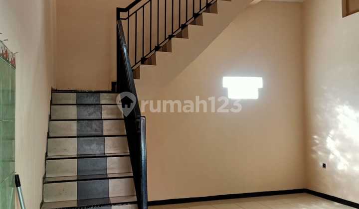 Cheap Sale 2-Storey Move-in Ready House in Magersari Housing, Sidoarjo City 2