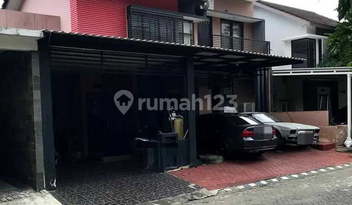 House Below Market Price, 3-Car Carport, Elite Location Near Surabaya