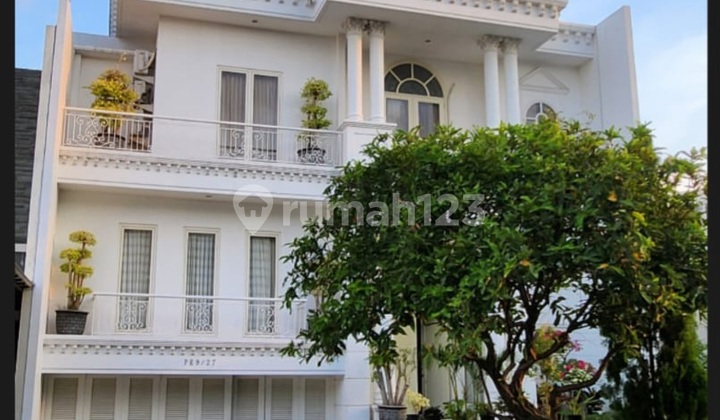 Rumah Mewah Villa Bukit Regency