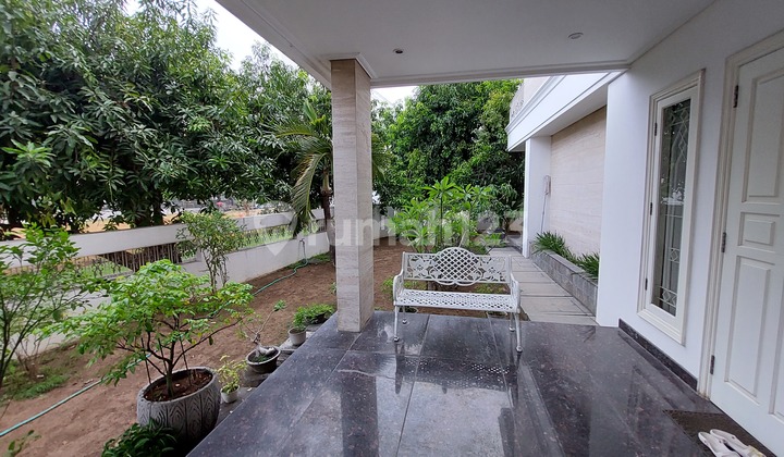 Luxury House Graha Family at Expat Roasters - Babatan, Soho Graha Family Ps, Jl. Raya Graha Famili Tim No. 15, Pradahkali Kendal, Dukuh Pakis, Surabaya City, East Java, Indonesia, 60226, Dukuh Pakis