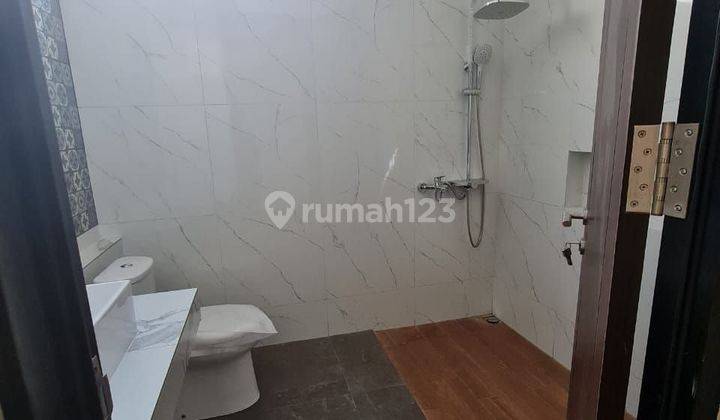 Di Jual Rumah Cantik 2 Lantai Pinggir Jalan Raya Pondok Gede Jakarta  2