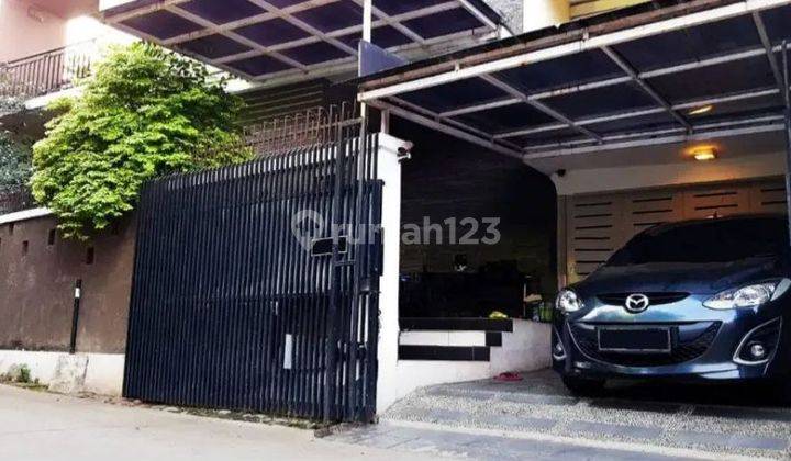 Di Jual Rumah Turun Harga 2 1 2 Lantai Strategis Siap Huni di Jatiwaringin  1