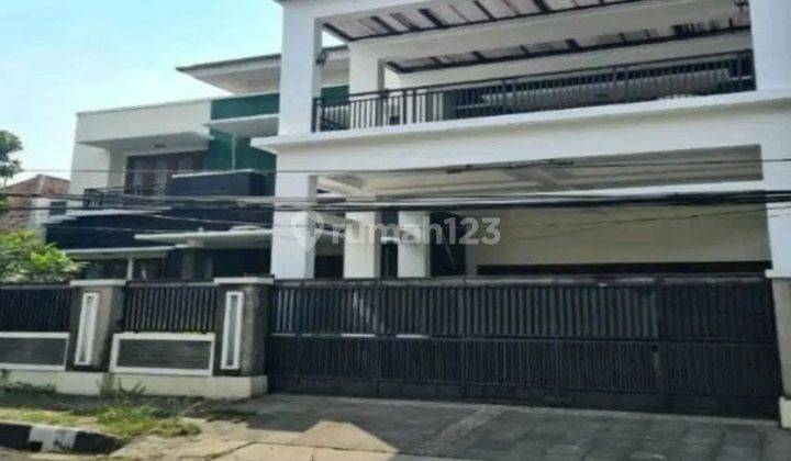 Dijual Rumah Bagus Mewah Ada Pool Private 2 Lantai Strategis Siap Huni Bebas Banjir di Menteng Jakarta Pusat 2