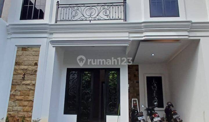 DiJual Rumah Design Classic Siap Huni 2 Lantai Strategis Bebas Banjir di Jagakarsa  2