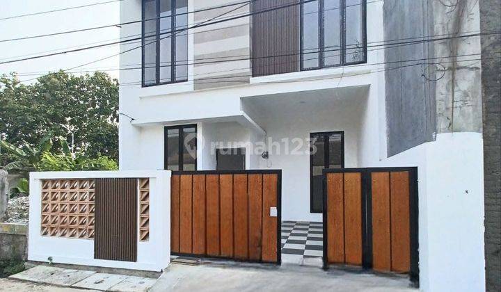 Dijual Rumah Baru Mewah Murah Cantik Siap Huni Nyaman Bebas Banjir Strategi di Jatiwaringin 1