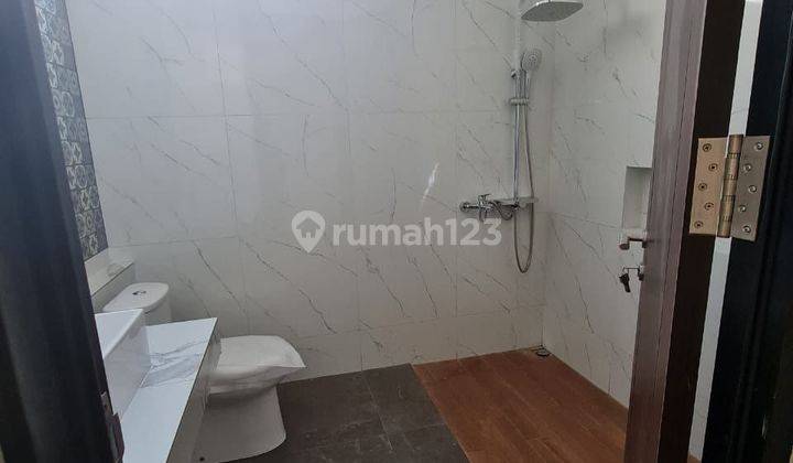 Di Jual Rumah Cantik 2 Lantai Pinggir Jalan Raya Jakarta Pondok Gede 2