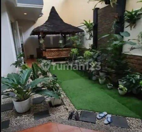 Di Jual Rumah Full Furnished Bagus Strategis 2 Lantai di Raffles Cibubur 2