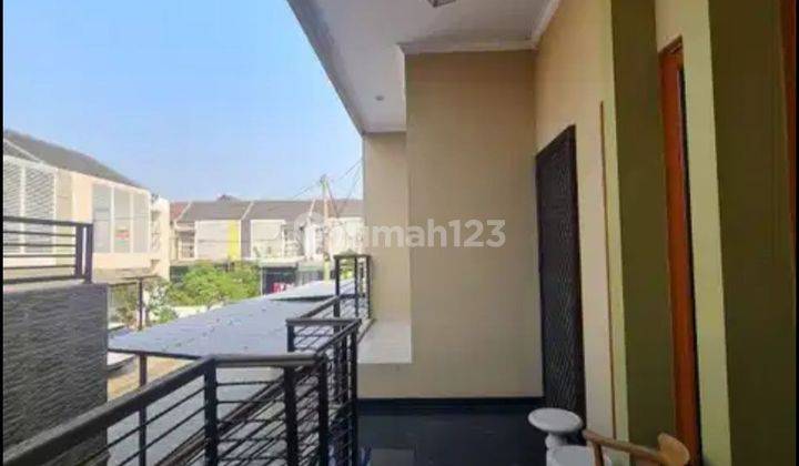 Dijual Rumah 3 Lantai Dekat Tol Jatibening di Jalan Dr Ratna 2