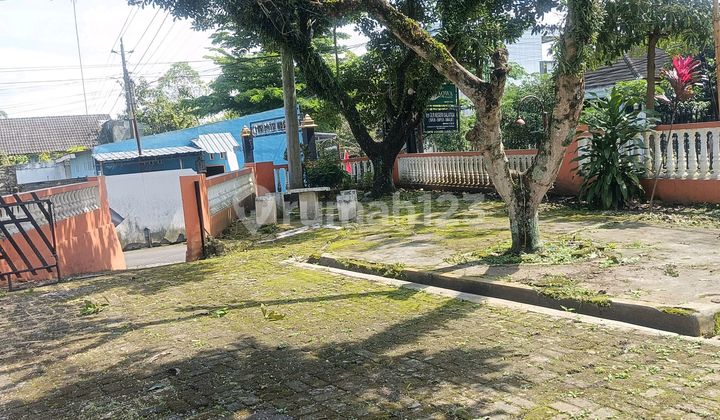 For Rent House with Large Yard Suitable for Office and Business 2