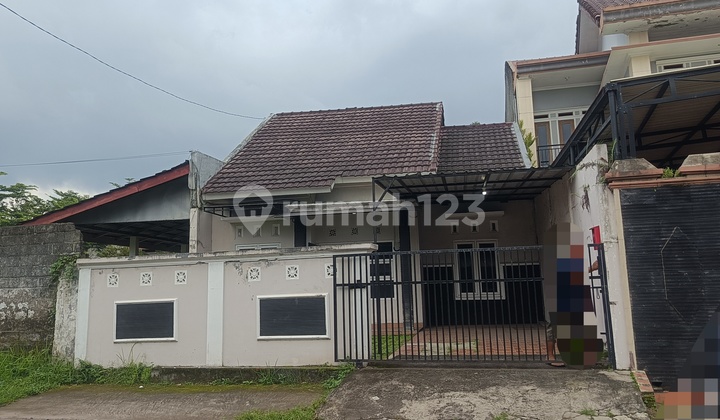 For Rent House by the Road Suitable for Office and Business