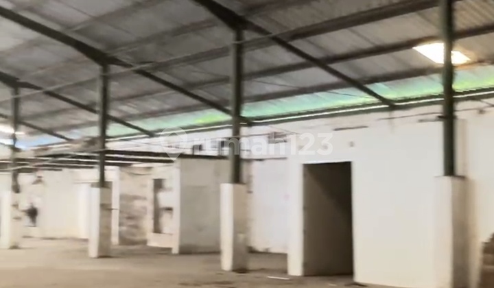 Warehouse for Rent in Salatiga, Cheap, Spacious Parking Lot