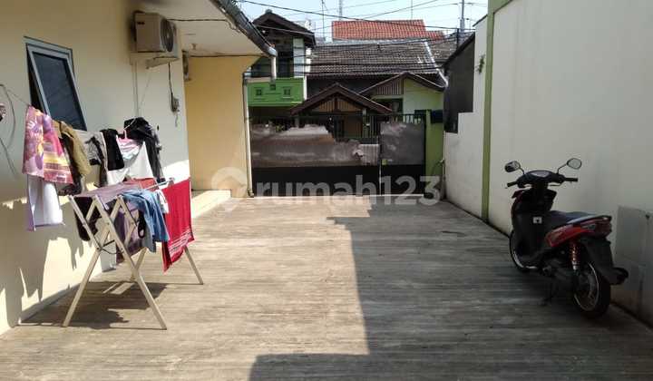 For Quick Sale: Boarding House and Shop House in Strategic Bumi Satria Kencana Housing, Bekasi