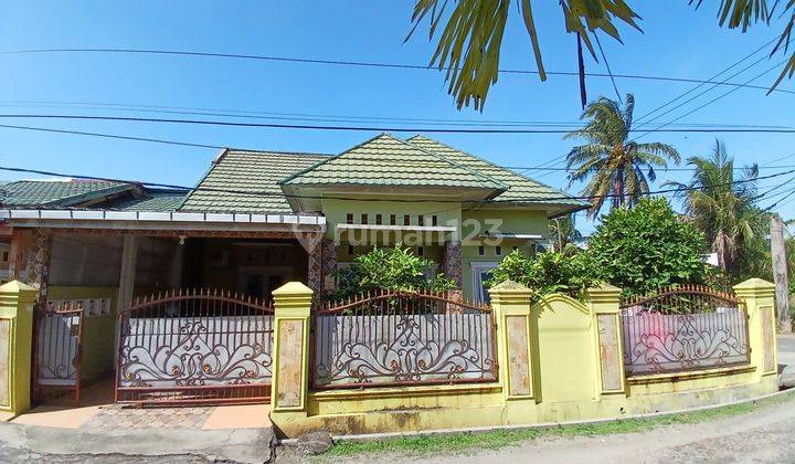 Rumah Bagus Posisi Hook SHM di Jalan Adinegoro Kota Padang, Padang 1