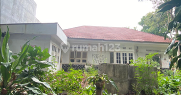 Menteng - 1-Story Hook House, Land Area 689 m² 2
