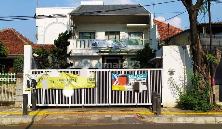 Rumah 2 Lt SHM di daerah Menteng  2