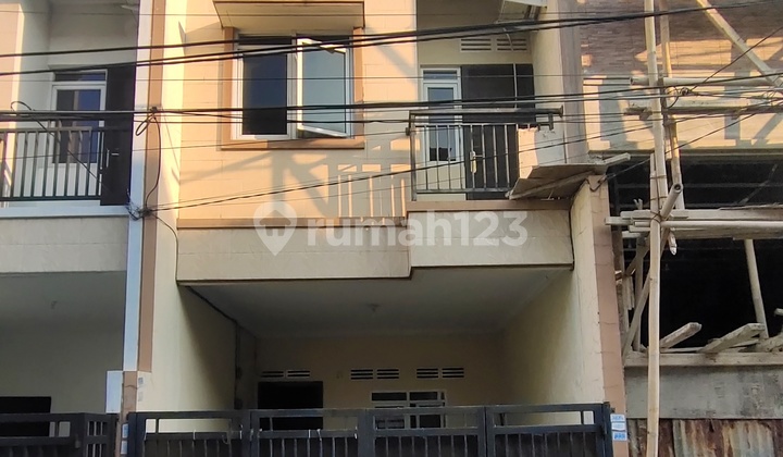 Cash Only 2-Story 49m² House in Tanjung Duren