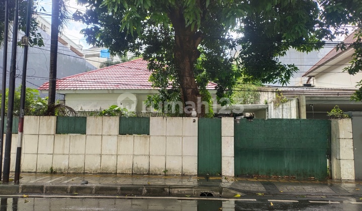 Menteng - Single Story House in Menteng, Cash Only 2