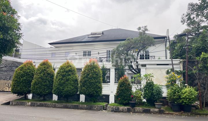 Kebon Jeruk - Rumah Cantik 2 Lantai 632 M² di Kebon Jeruk 2