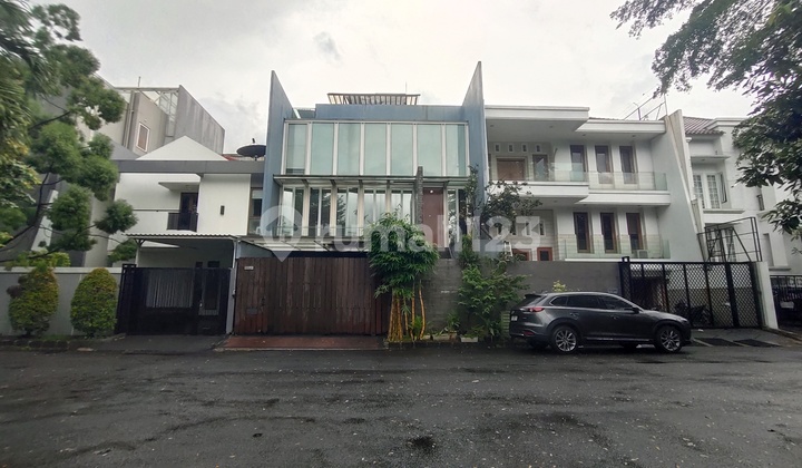 Kembangan - Rumah Cantik Minimalis 3 Lantai di Puri Kembangan