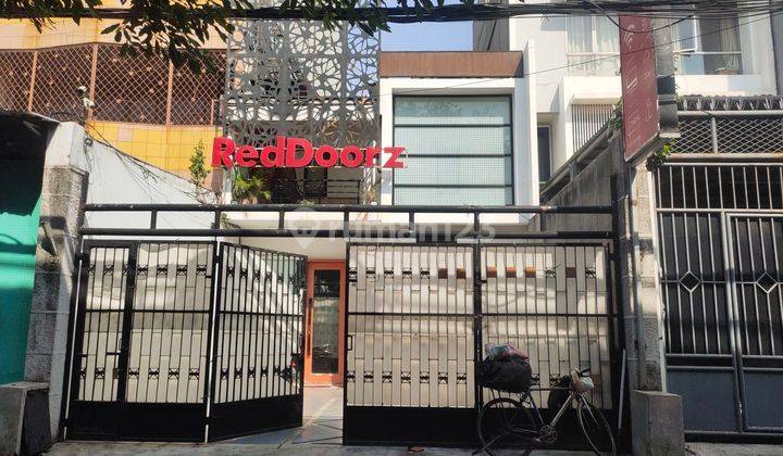 Hotel Reddoorz Dekat Season City Mall  2