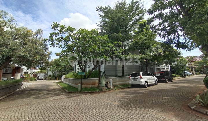 Ciputat - 3-Storey House 564 m² in Tamansari Pesona Bali Complex 2