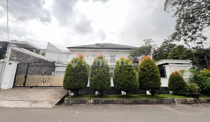 Kebon Jeruk - Rumah Cantik 2 Lantai 632 M² di Kebon Jeruk