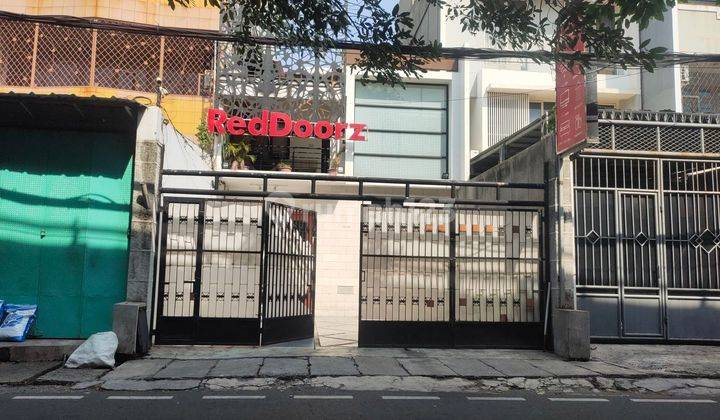 Hotel Reddoorz Dekat Season City Mall  1